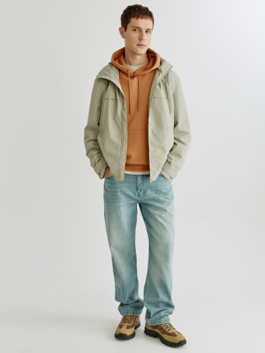 легкая ветровка со съемным капюшоном от бренда sela вид слева