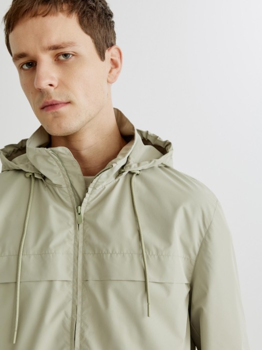 легкая ветровка со съемным капюшоном по цене 5999 руб вид справа