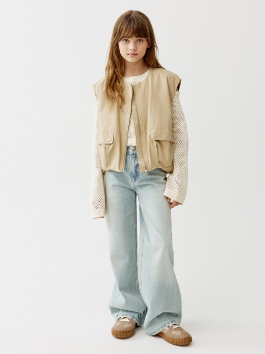 легкий жилет объемного силуэта для девочек от бренда sela вид слева