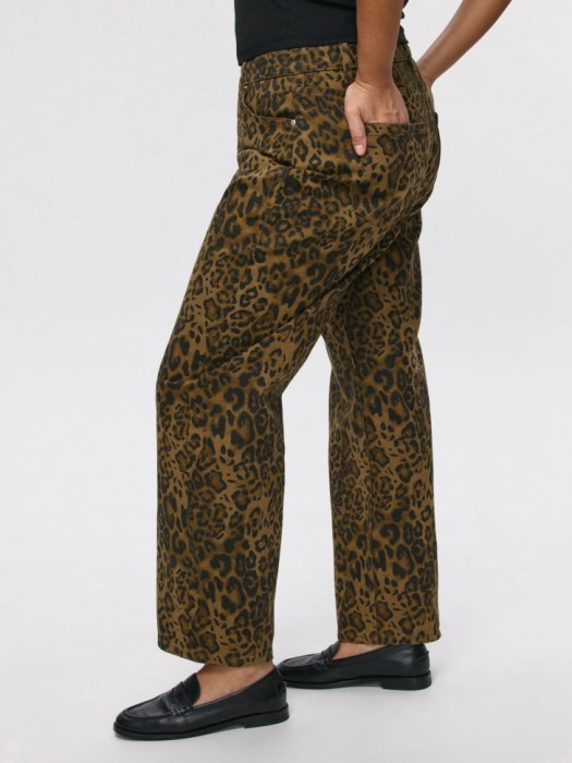 леопардовые джинсы straight fit из россии вид сбоку