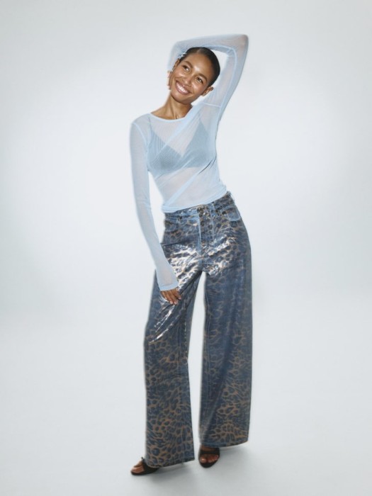 леопардовые джинсы wide leg с эффектом металлик из россии вид сбоку