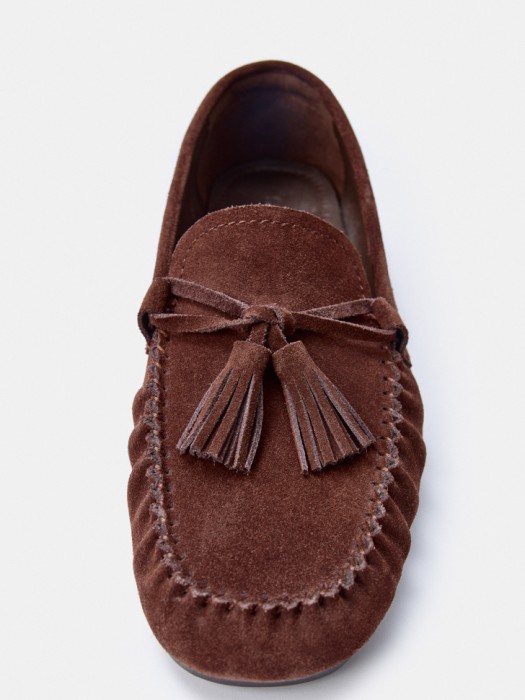 лоферы из натуральной замши с кисточками универсального стиля с лицевой стороны