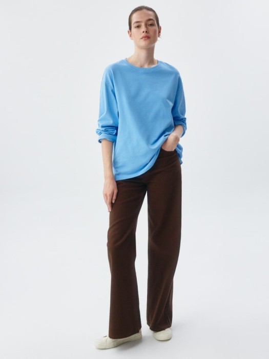 лонгслив anna oversize fit от бренда sela вид слева