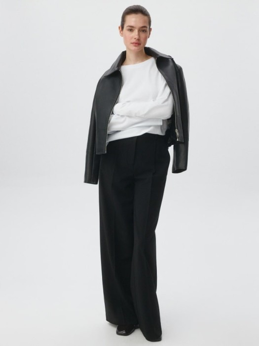 лонгслив anna oversize fit универсального стиля с лицевой стороны