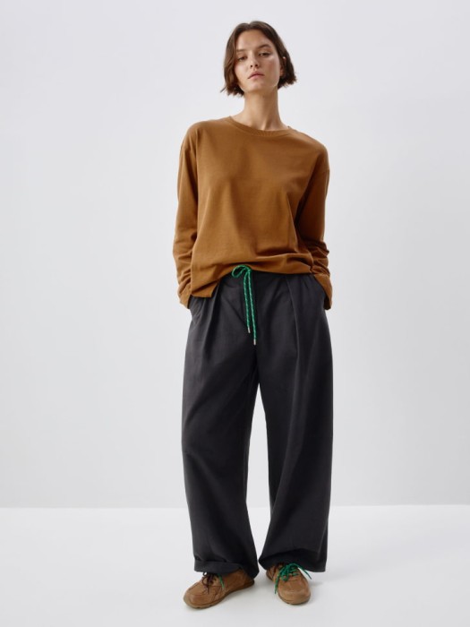 лонгслив anna oversize fit от бренда sela вид слева