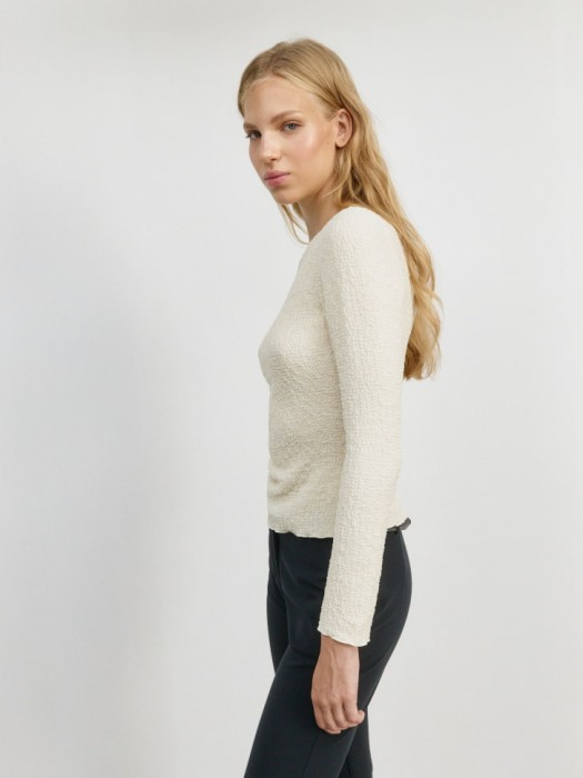 лонгслив из линейки  young из россии вид сбоку