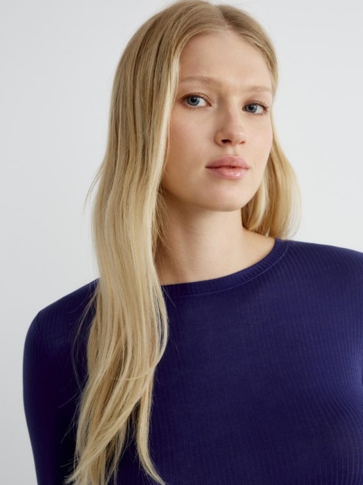 лонгслив из смесового лиоцелла и шерсти из россии вид сбоку