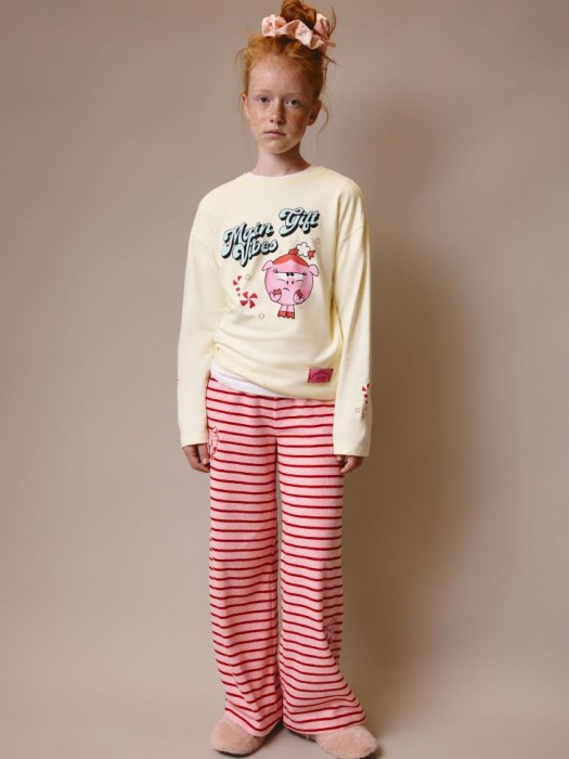 лонгслив оверсайз для девочек из коллекции  × смешарики от бренда sela вид слева