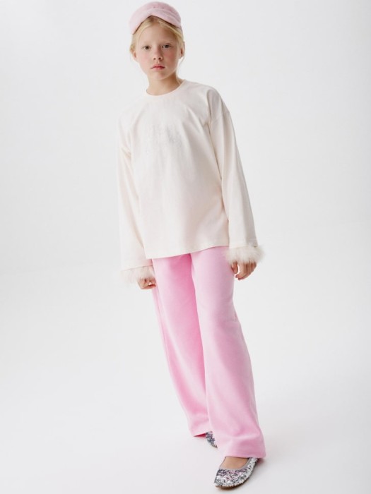 лонгслив оверсайз с перьями и стразами для девочек из россии вид сбоку