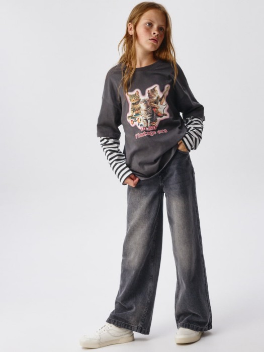 лонгслив оверсайз с принтом для девочек от бренда sela вид слева