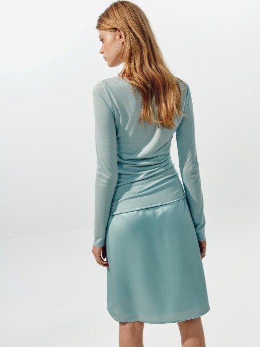 лонгслив приталенный из линейки  young по цене 1599 руб вид справа