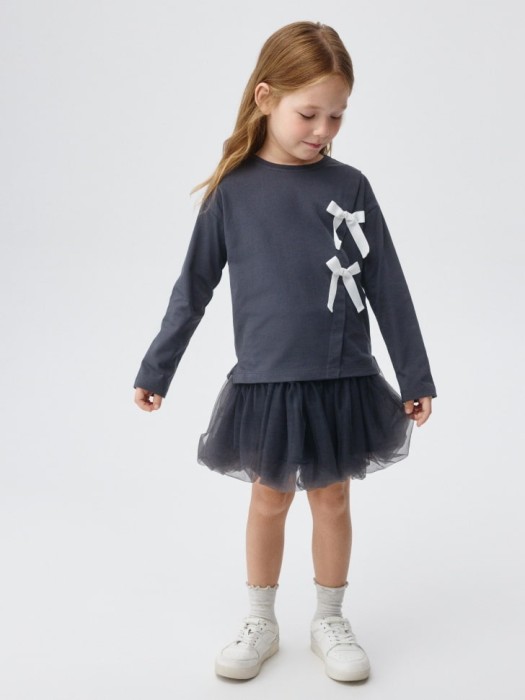 лонгслив с бантиками для девочек от бренда sela вид слева