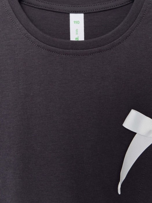 лонгслив с бантиками для девочек из хлопка спереди