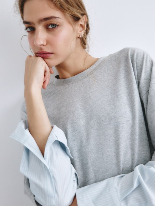 лонгслив с имитацией двухслойности из линейки  young от бренда sela вид слева