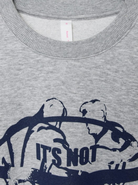 лонгслив с имитацией двухслойности из линейки  young универсального стиля с лицевой стороны