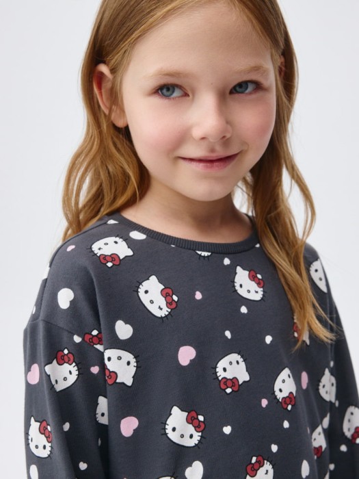 лонгслив с принтом hello kitty для девочек из россии вид сбоку