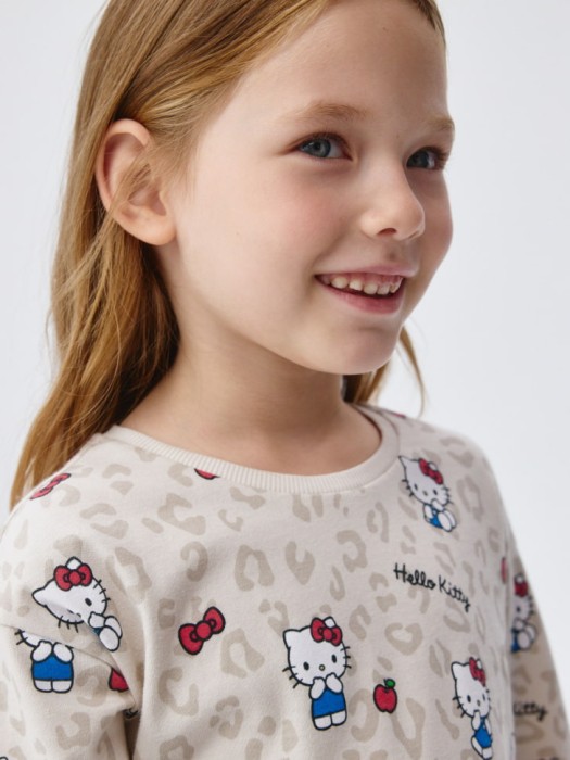 лонгслив с принтом hello kitty для девочек из россии вид сбоку