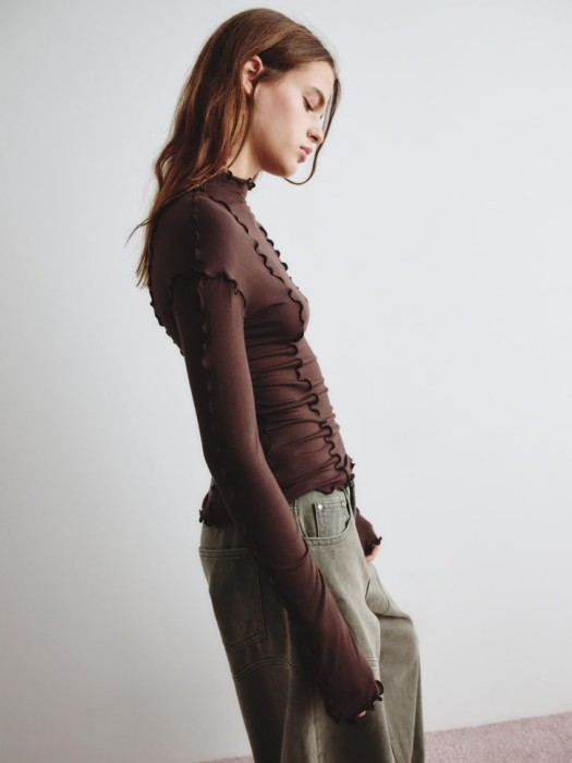 лонгслив с рельефными швами из линейки  young по цене 2199 руб вид справа