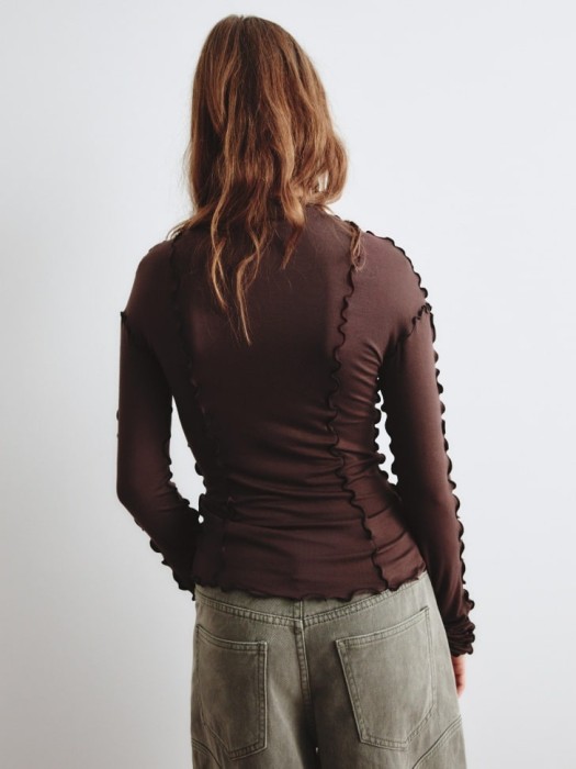 лонгслив с рельефными швами из линейки  young из россии вид сбоку