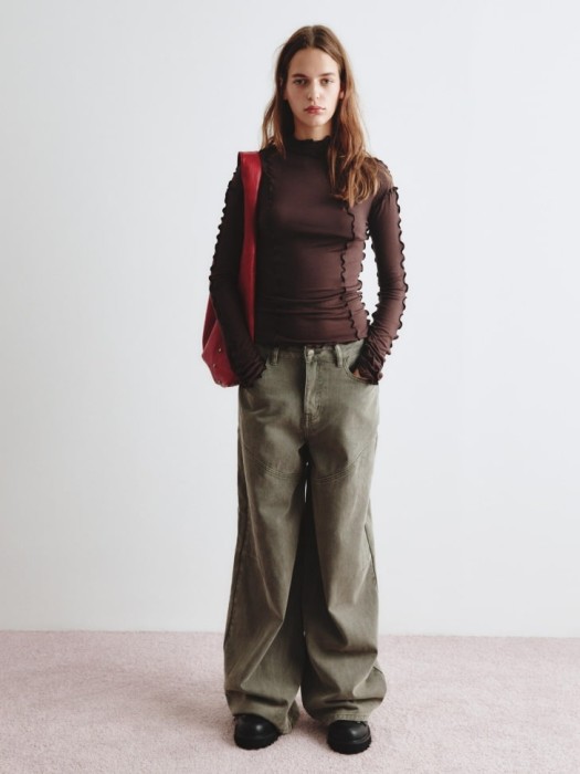 лонгслив с рельефными швами из линейки  young универсального стиля с лицевой стороны