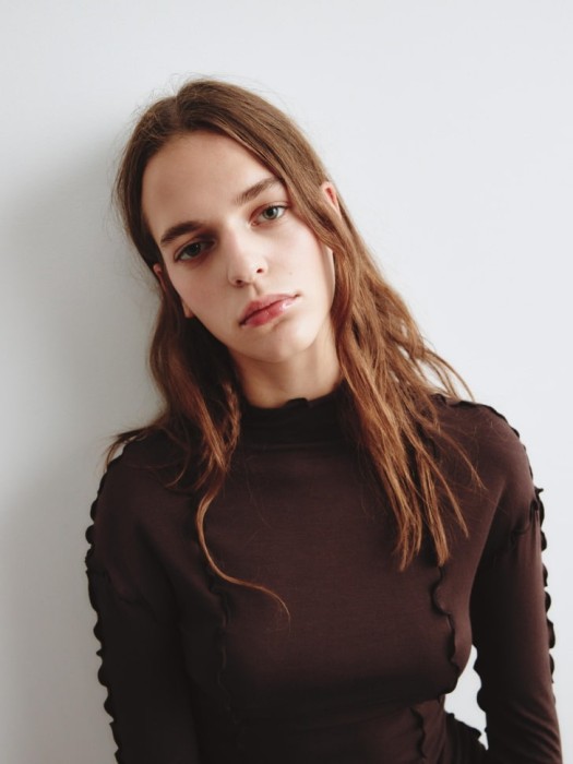 лонгслив с рельефными швами из линейки  young от 16 до 18 лет с изнаночной стороны