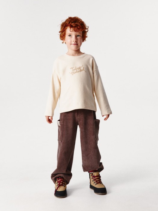 лонгслив с вышивкой для мальчиков от бренда sela вид слева