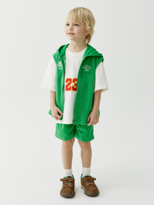 махровый жилет с капюшоном для мальчиков от бренда sela вид слева