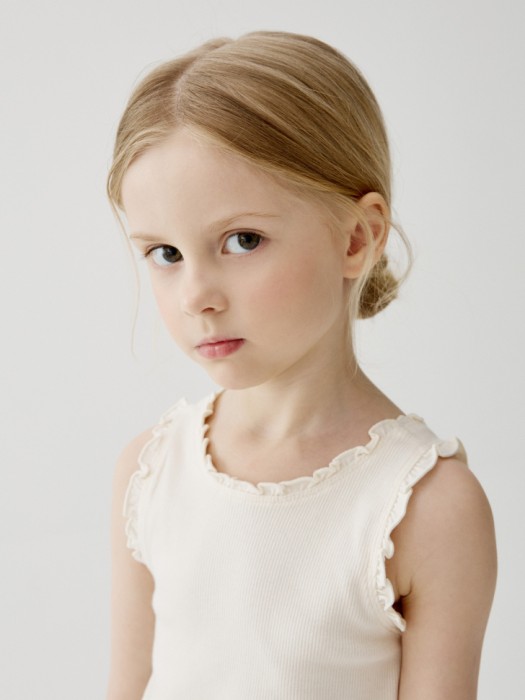 майка с оборками для девочек от бренда sela вид слева