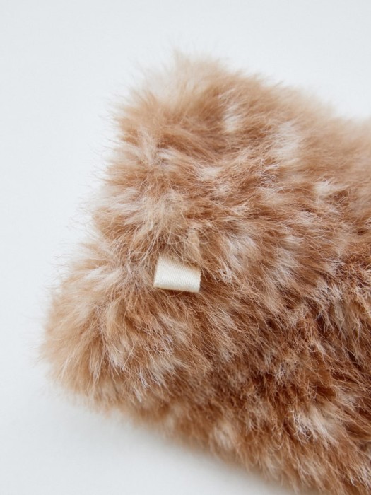 меховые варежки из линейки  young по цене 2599 руб вид справа