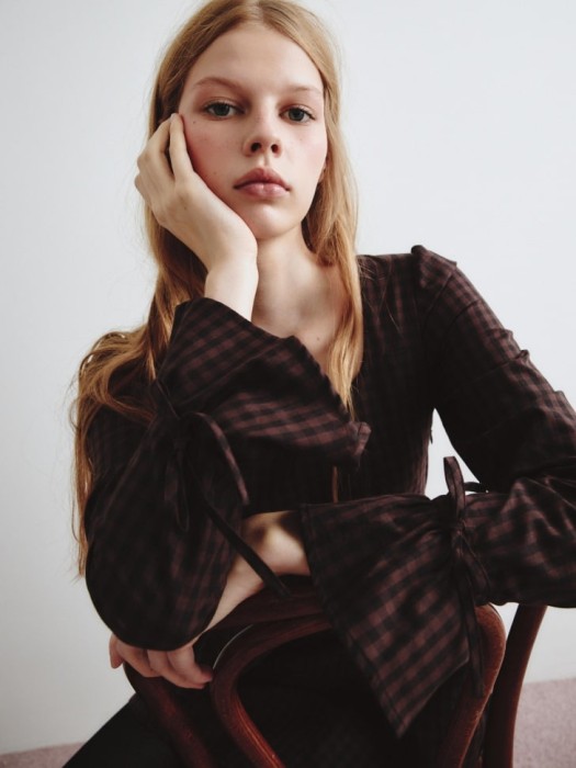 мини платье из линейки  young из проверенных материалов спереди