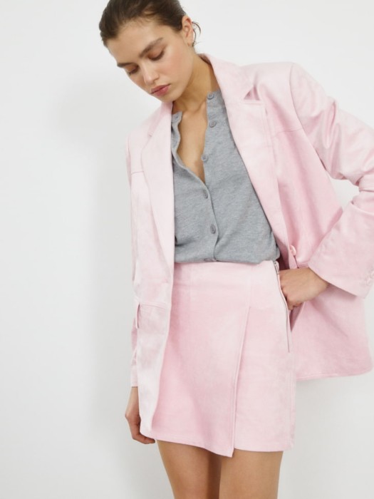 мини юбка-шорты из искусственной замши от бренда sela вид слева