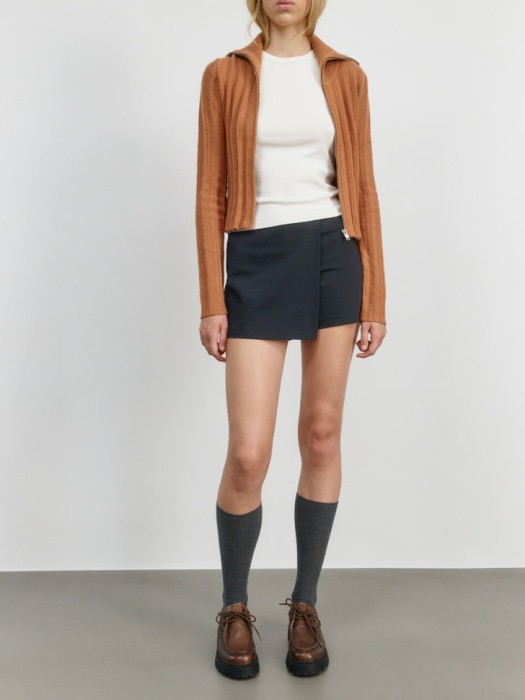 мини юбка-шорты из линейки  young из проверенных материалов спереди