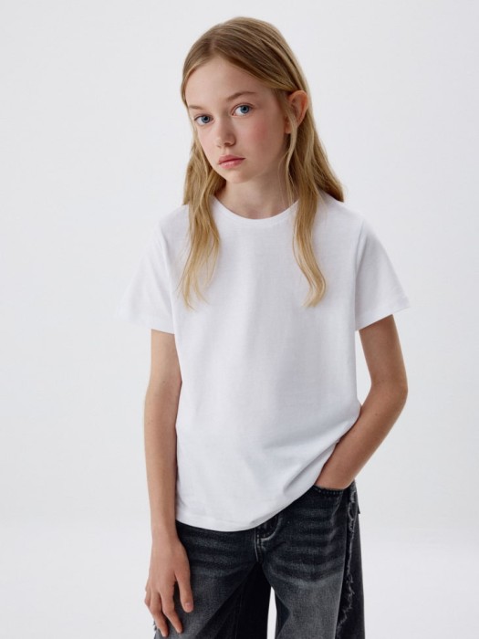 набор из 2 базовых футболок детских от бренда sela вид слева