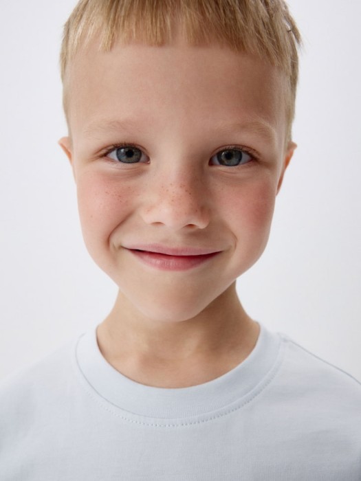 набор из 2 детских футболок универсального стиля с лицевой стороны