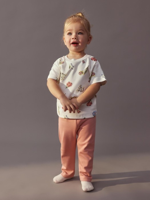 набор из 2 футболок для малышей от бренда sela вид слева