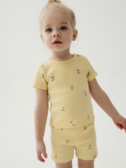 набор из 2 футболок для малышей от бренда sela вид слева