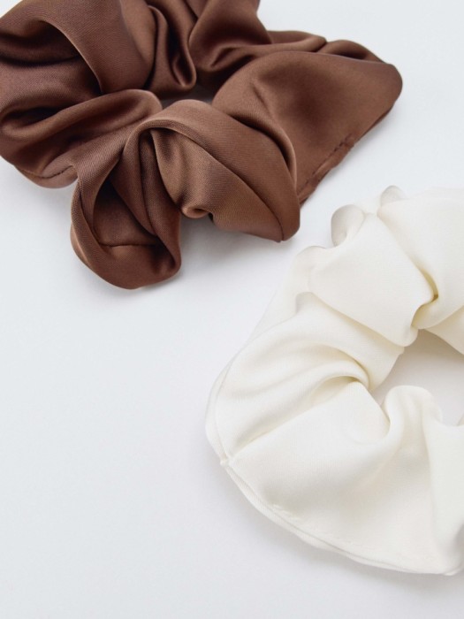 набор из 2 резинок для волос от бренда sela вид слева