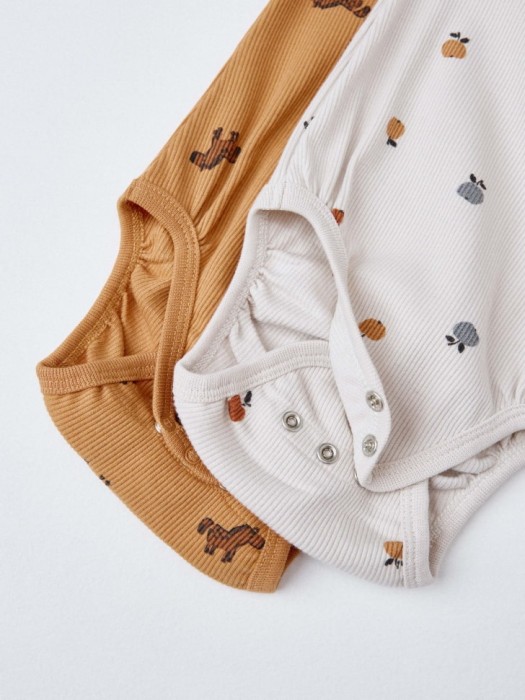 набор из 2 трикотажных боди с длинным рукавом для малышей от бренда sela вид слева