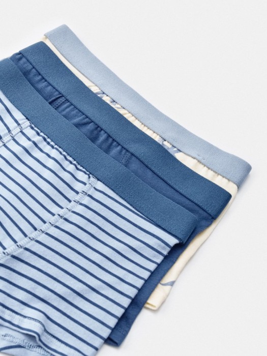 набор из 3 трусов-боксеров для мальчиков от бренда sela вид слева