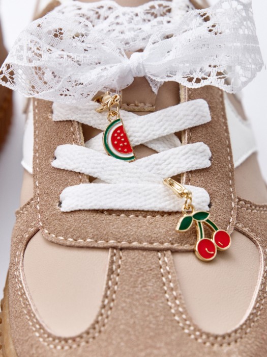 набор шнурков с подвесками для девочек из коллекции art people с авророй ефимовой по цене 599 руб вид справа