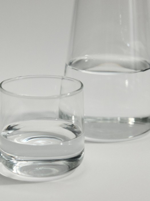 набор стакан и графин от бренда sela вид слева