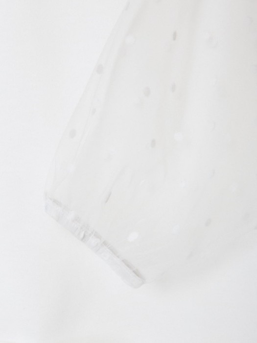 Товар белого цвета с внутренней стороны