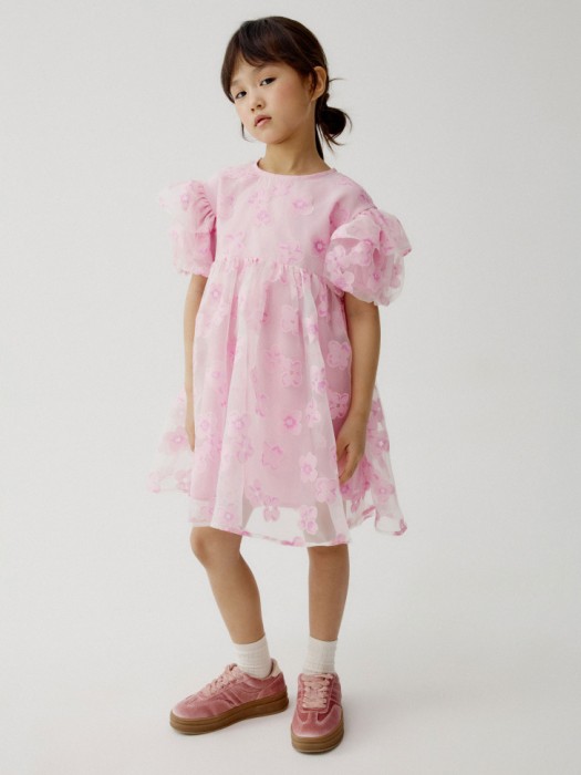 нарядное платье с пышными рукавами для девочек от бренда sela вид слева