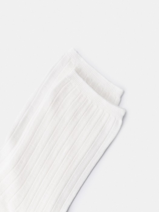 носки из смесового бамбука в рубчик от бренда sela вид слева