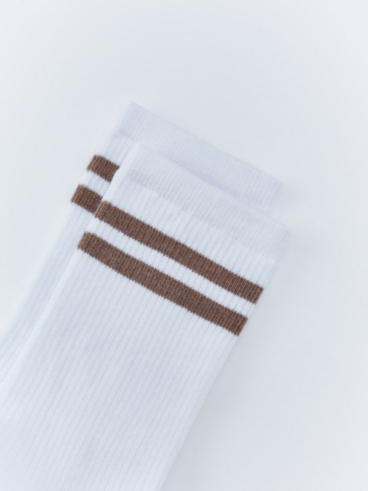 носки в рубчик с полосками от бренда sela вид слева