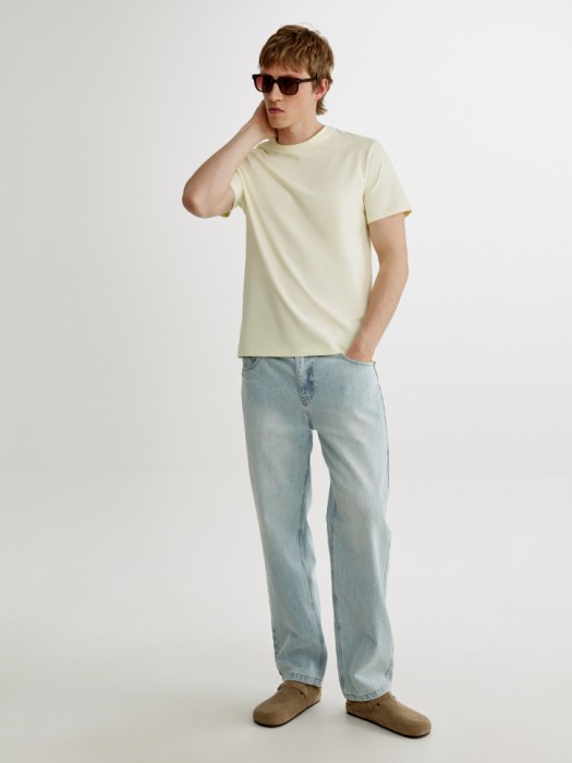 облегающая футболка адам от бренда sela вид слева