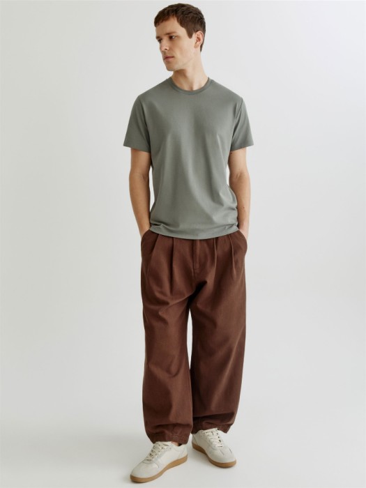 облегающая футболка адам от бренда sela вид слева