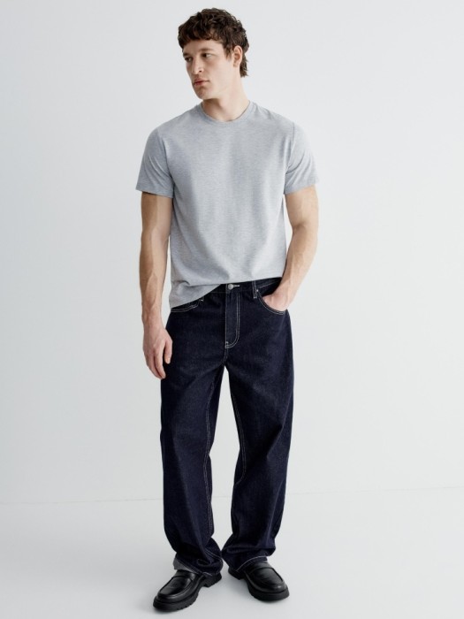 облегающая футболка адам от бренда sela вид слева