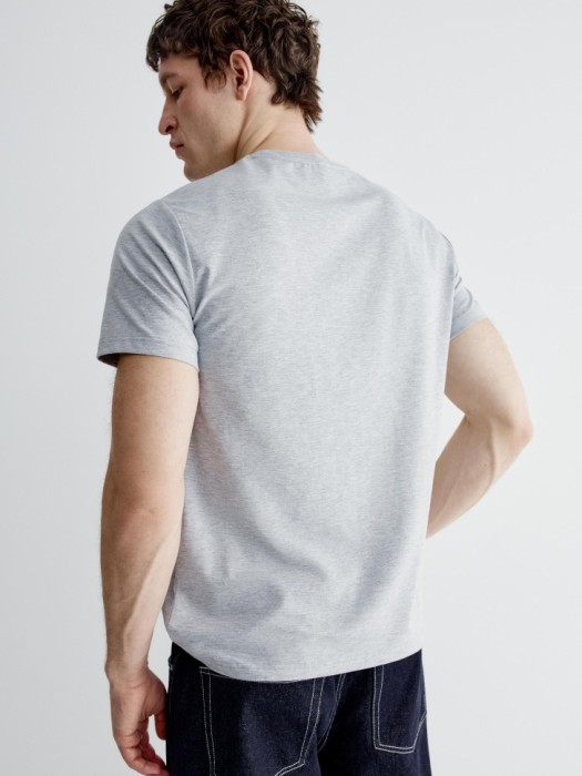 облегающая футболка адам по цене 1299 руб вид справа