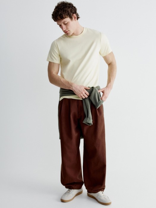 облегающая футболка адам от бренда sela вид слева